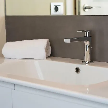 Апартаменты Joivy Elegant 1br Flat Near Centre *